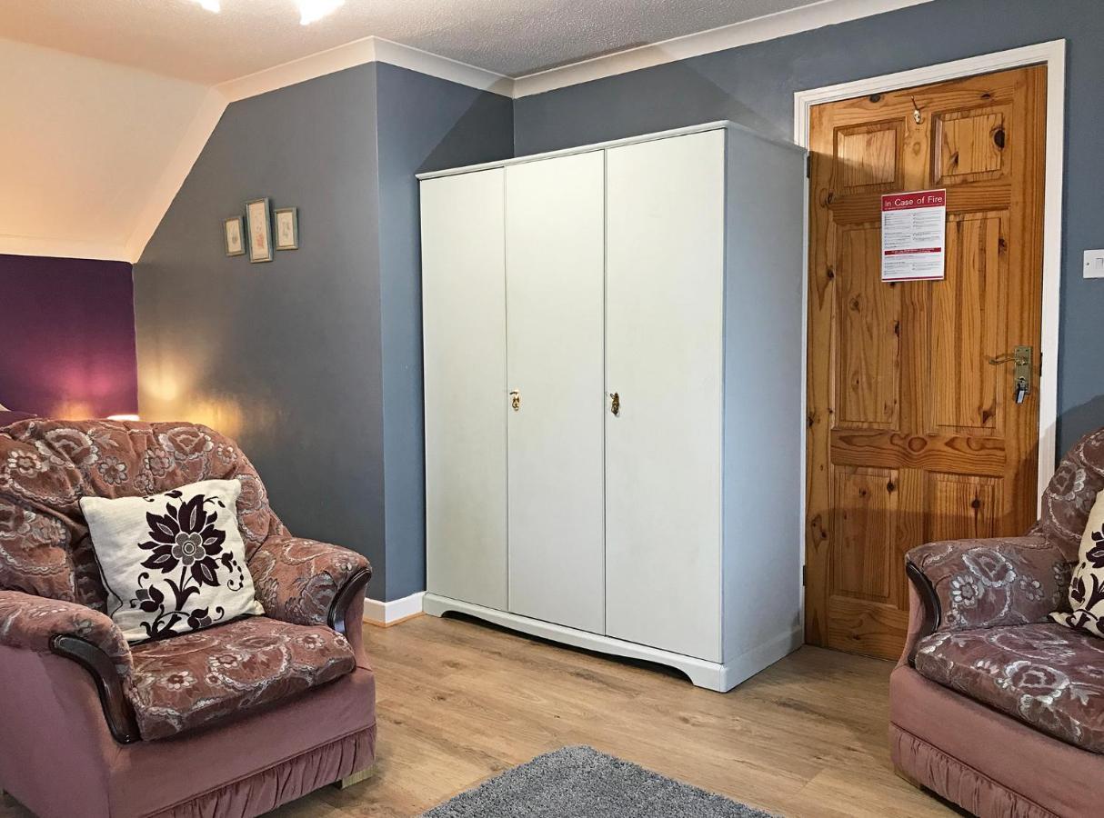 Maesyfelin Isaf B&B Llanybyther Buitenkant foto