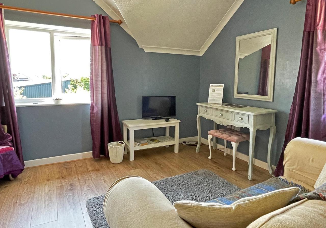 Maesyfelin Isaf B&B Llanybyther Buitenkant foto